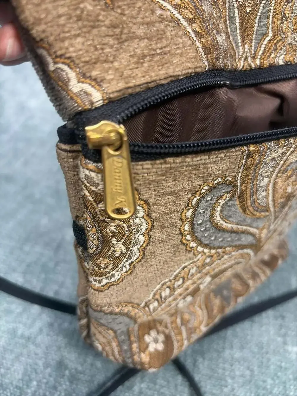 Danny K. Beverly Hills USA Paisley Tapestry Crossbody Shoulder Bag adj strap